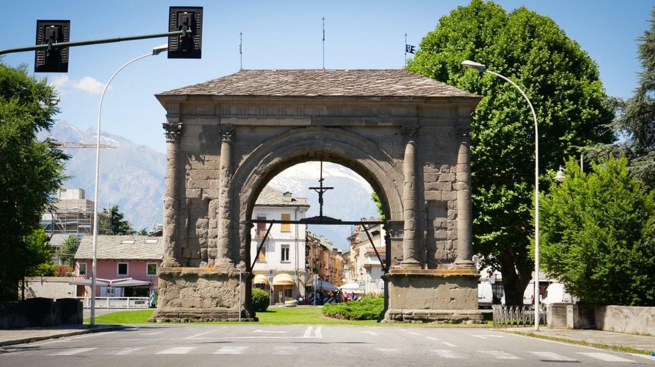 Nuovo Appartamento In Centro Con Posto Auto Incluso Αόστα Εξωτερικό φωτογραφία